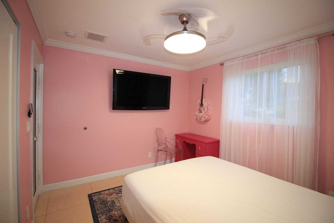 1031 N 74th Ter #3 - Photo 2 of 14