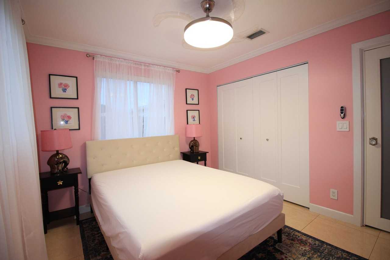 1031 N 74th Ter #3 - Photo 3 of 14