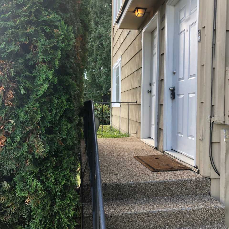 519 S Summit Ave - Photo 3 of 4