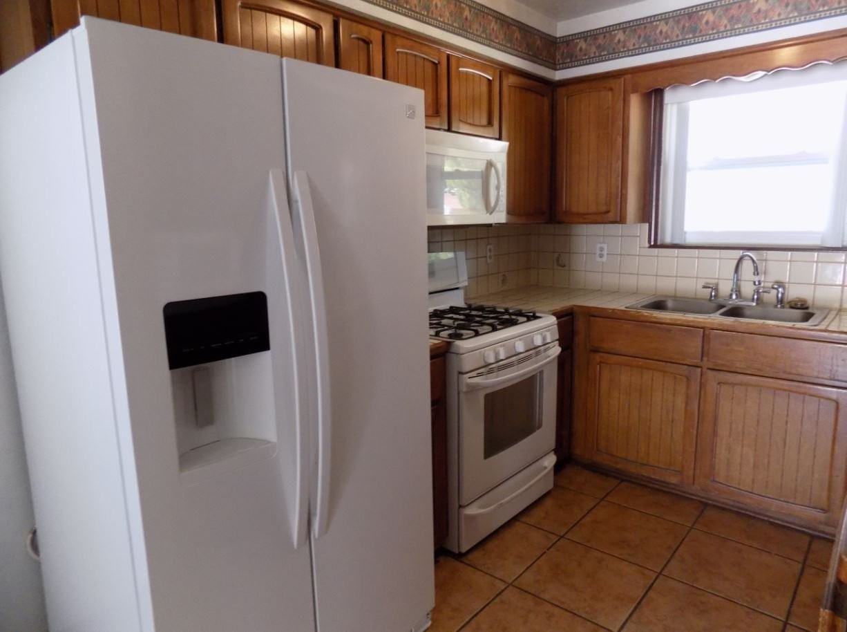 506 Laura Ct - Photo 2 of 9