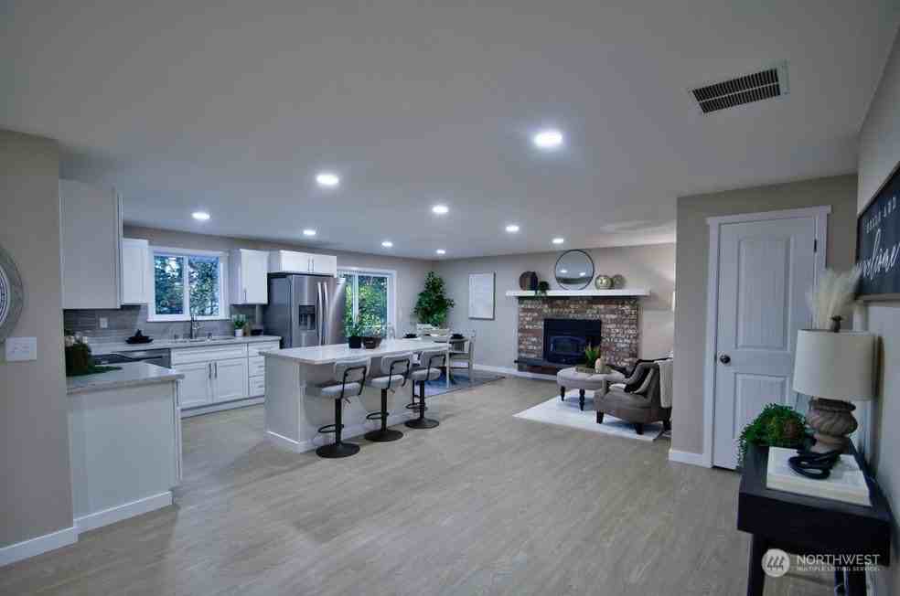 6720 Alder Glen Dr Se - Photo 3 of 20