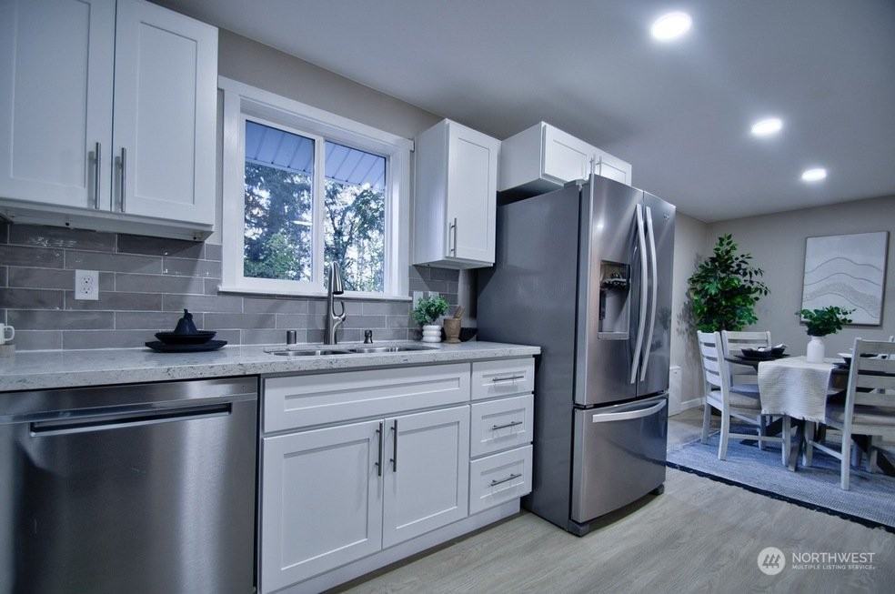 6720 Alder Glen Dr Se - Photo 5 of 20