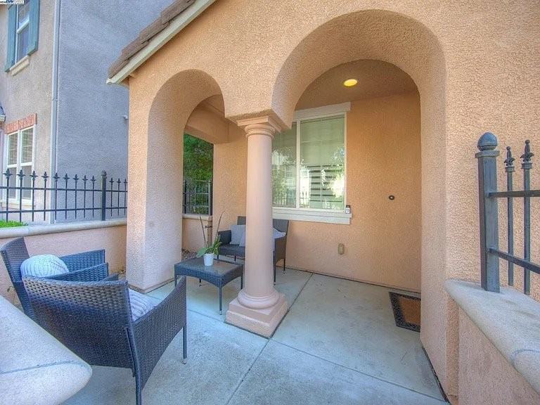 2168 Wellington Dr - Photo 4 of 17