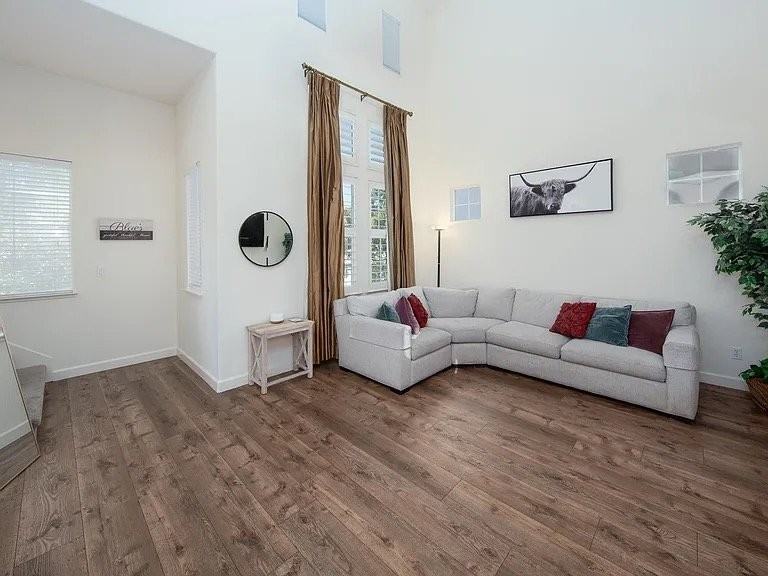 2168 Wellington Dr - Photo 5 of 17