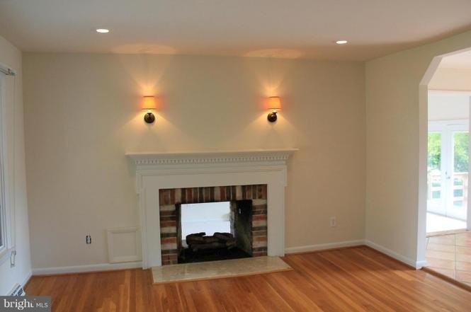 8319 Sharon Dr - Photo 6 of 17