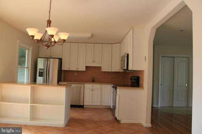 8319 Sharon Dr - Photo 7 of 17