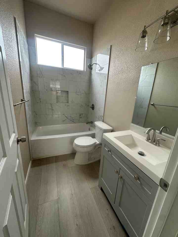 4228 76th St - Photo 3 of 9