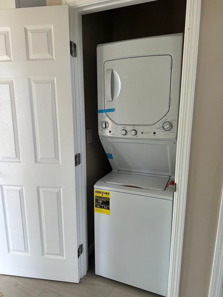 4228 76th St - Photo 4 of 9