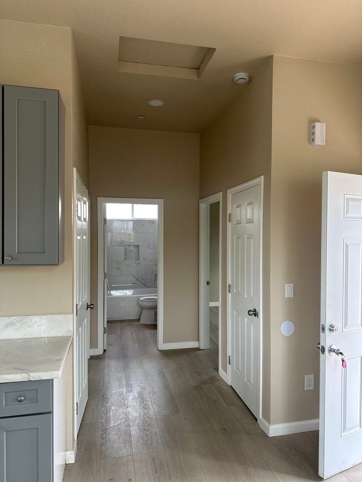 4228 76th St - Photo 5 of 9