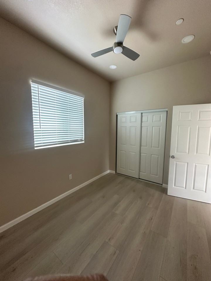 4228 76th St - Photo 7 of 9