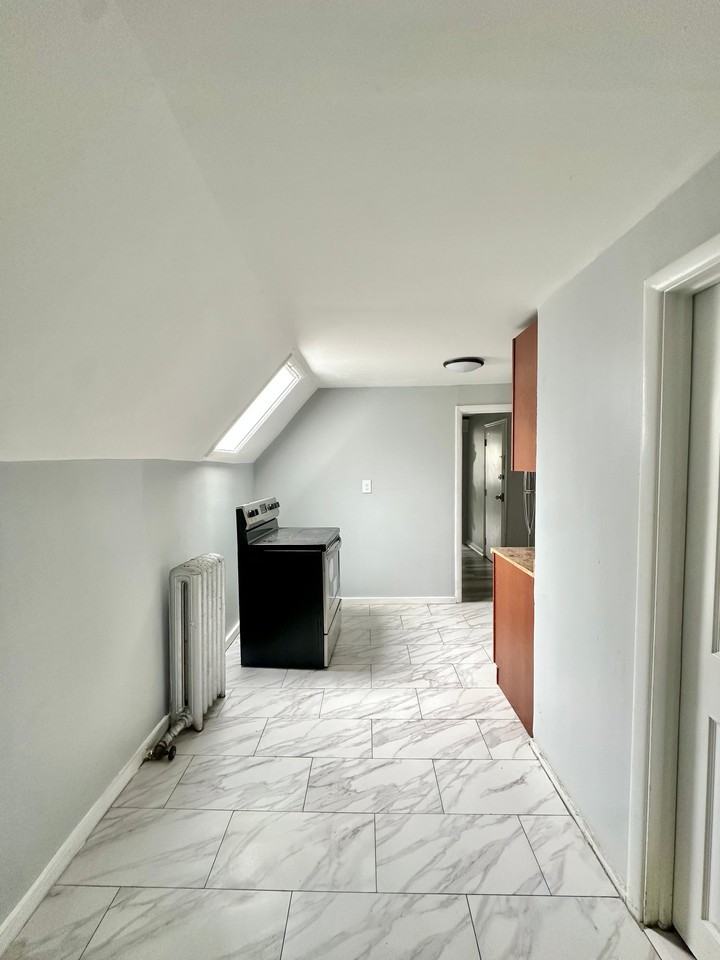 1048 Grove St #3 - Photo 2 of 8