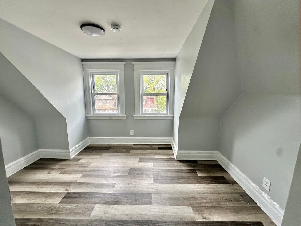 1048 Grove St #3 - Photo 3 of 8