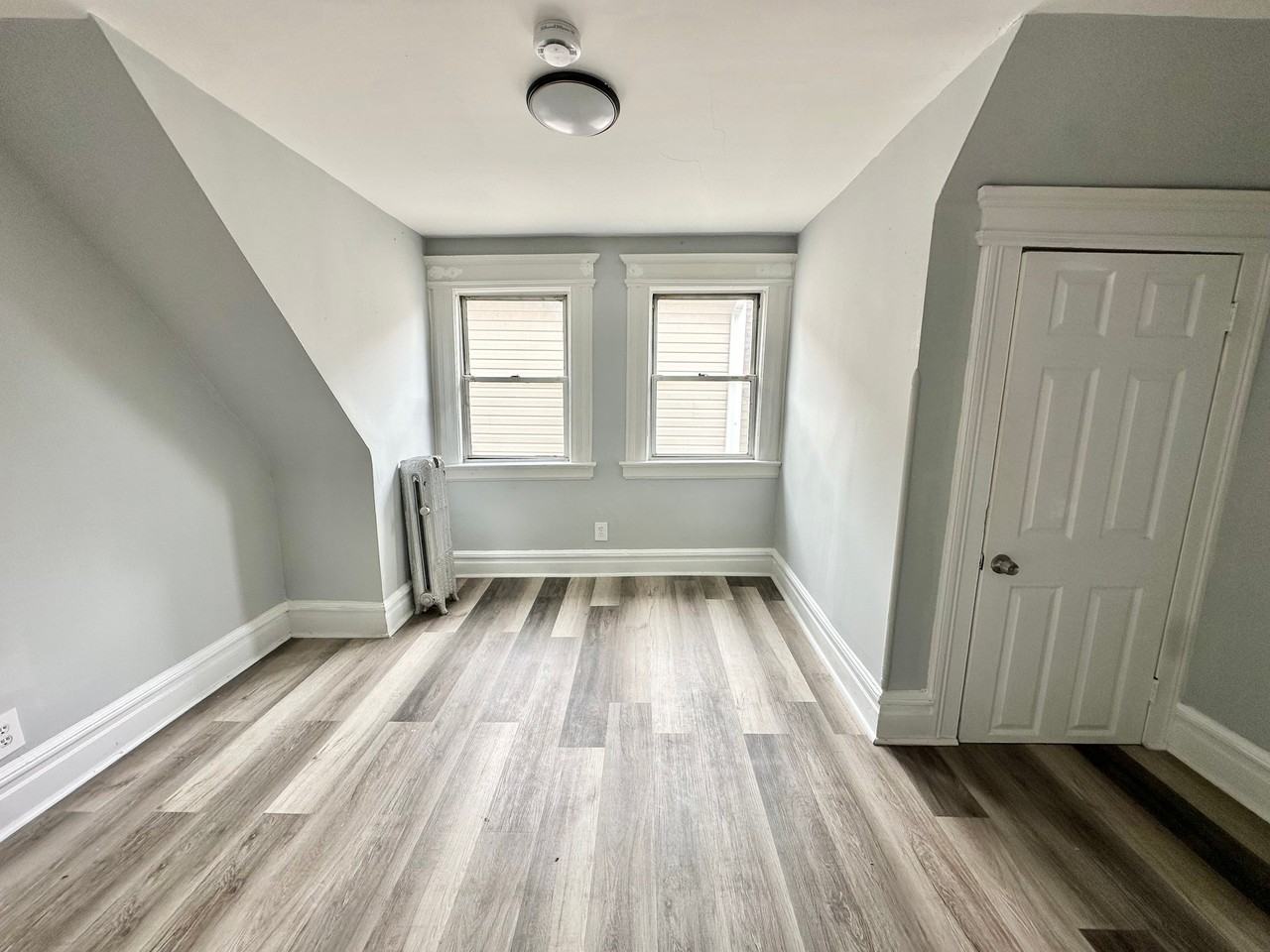 1048 Grove St #3 - Photo 4 of 8