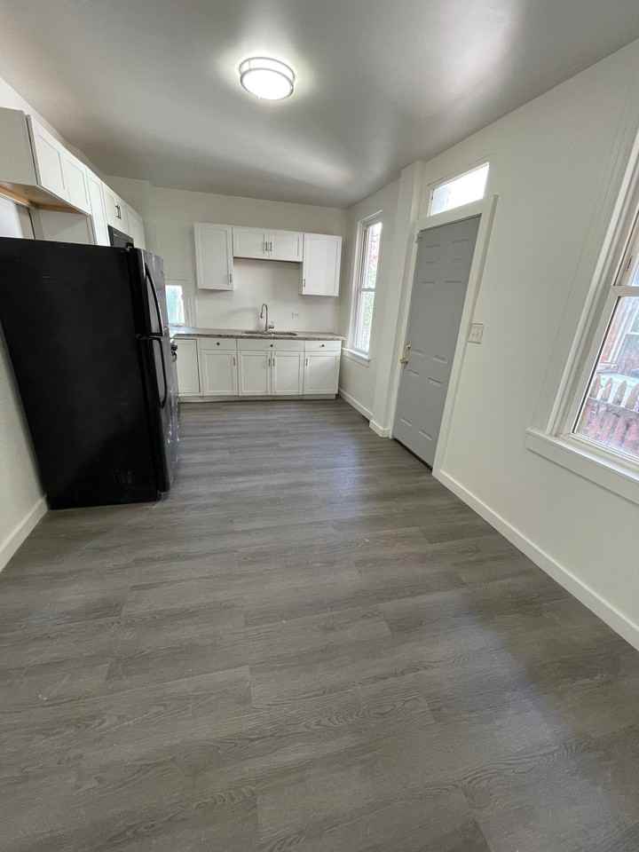 289 Union St - Photo 2 of 13