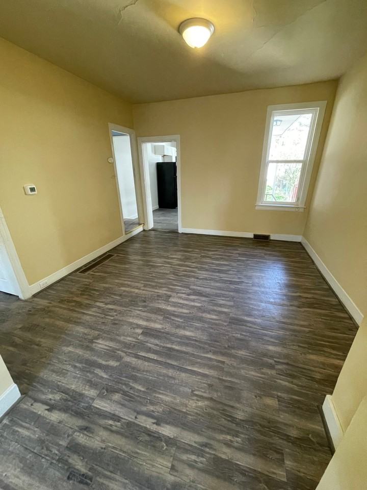 289 Union St - Photo 3 of 13