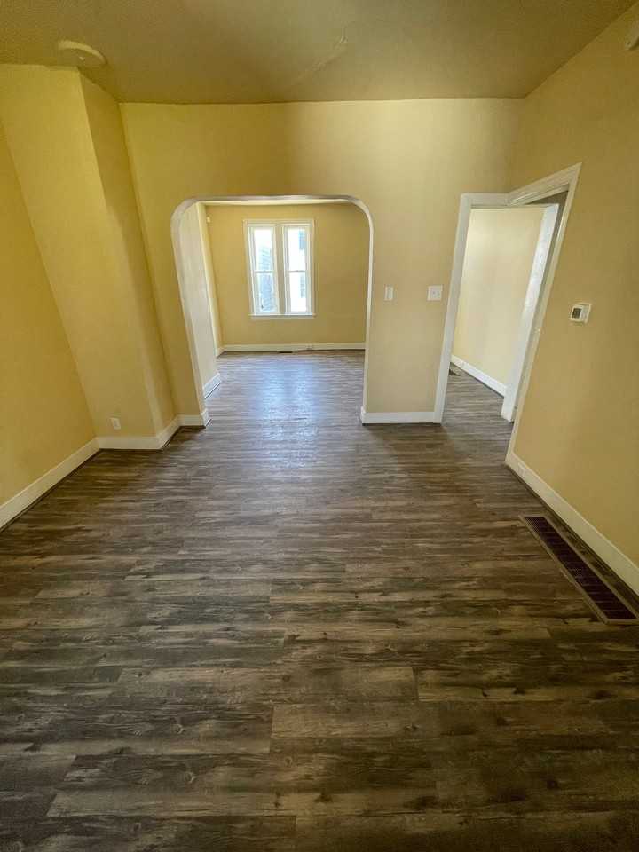 289 Union St - Photo 4 of 13