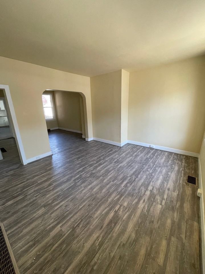 289 Union St - Photo 5 of 13