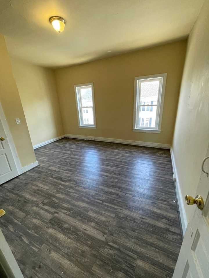 289 Union St - Photo 6 of 13