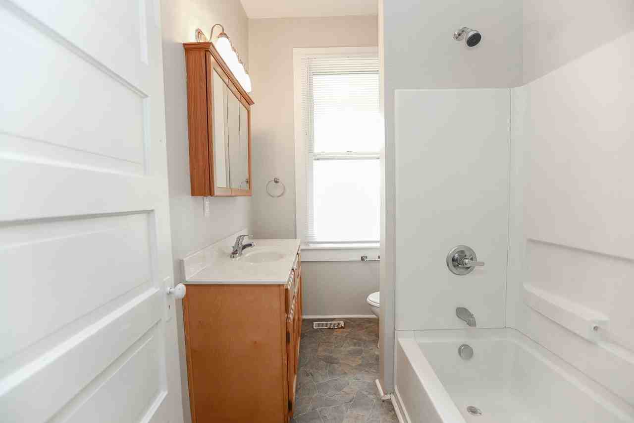1439 Moultrie Ave #1 - Photo 5 of 10