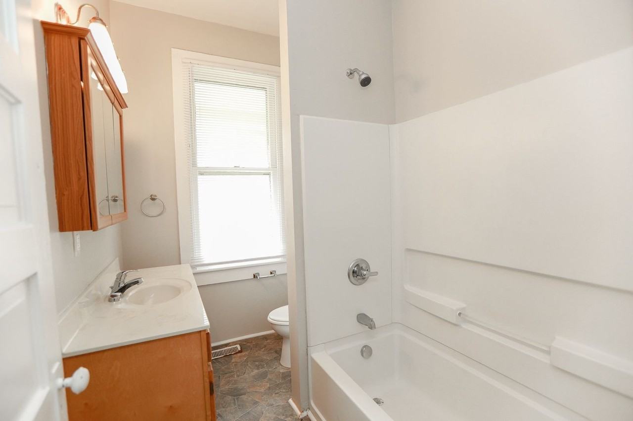 1439 Moultrie Ave #1 - Photo 6 of 10