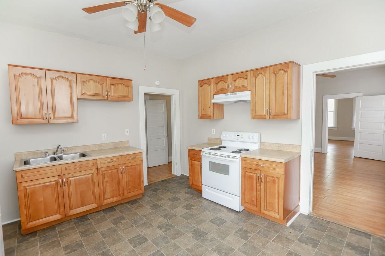 1439 Moultrie Ave #1 - Photo 7 of 10