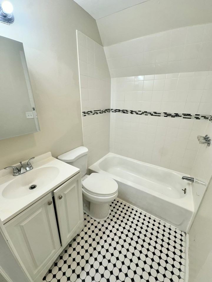 86 Stuyvesant Ave #3 - Photo 6 of 9