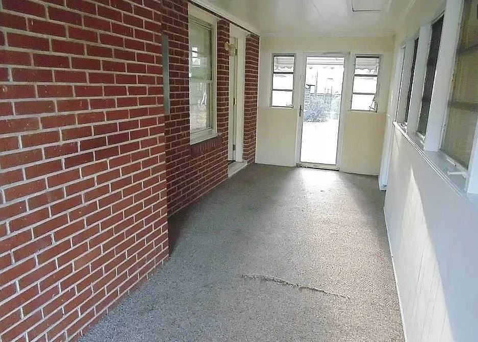 810 S Commerce St - Photo 2 of 17