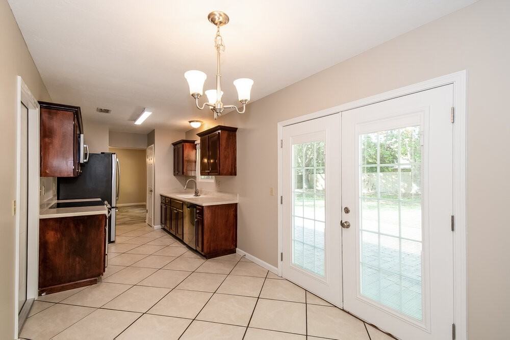 2383 Dundee Ct E - Photo 7 of 16