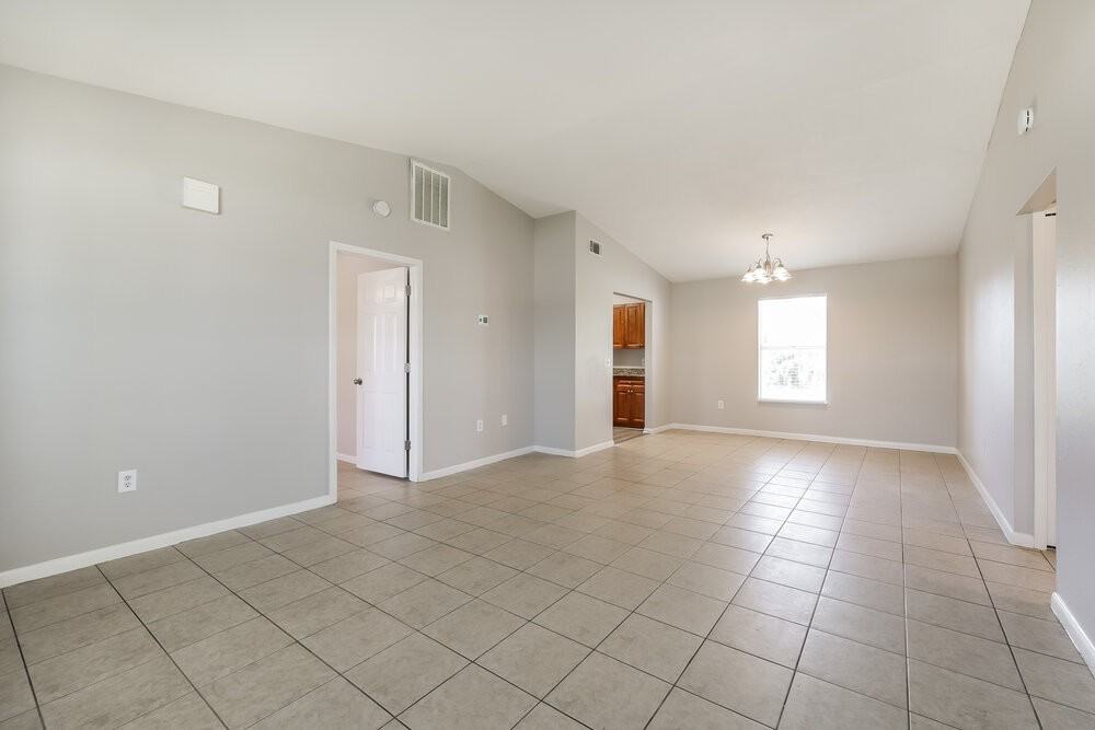 2122 Se 6th Ln - Photo 3 of 19