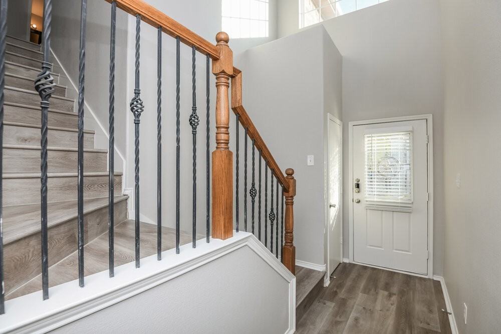 5704 Parkview Hills Ln - Photo 4 of 17