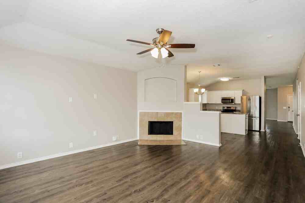 1506 Clemson Dr - Photo 3 of 19