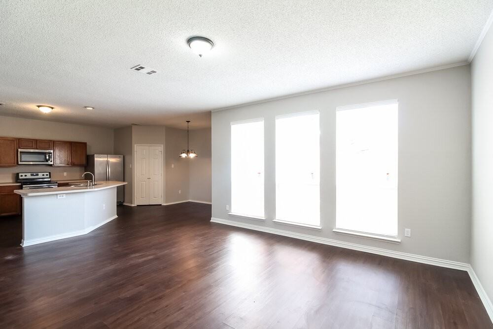 816 Parker Dr - Photo 3 of 16