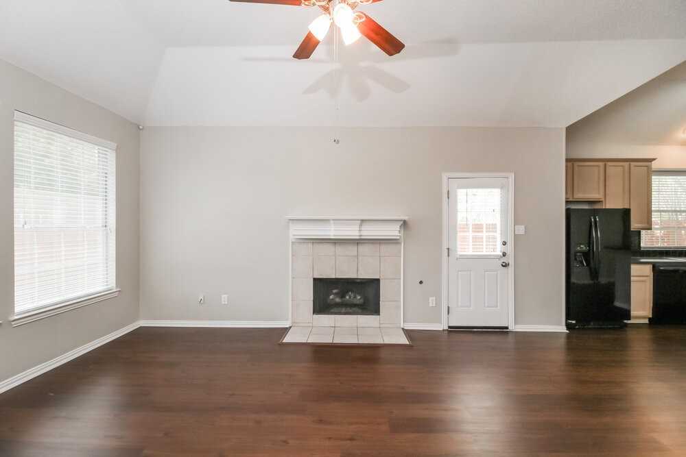 828 Pinnacle Cir - Photo 3 of 19