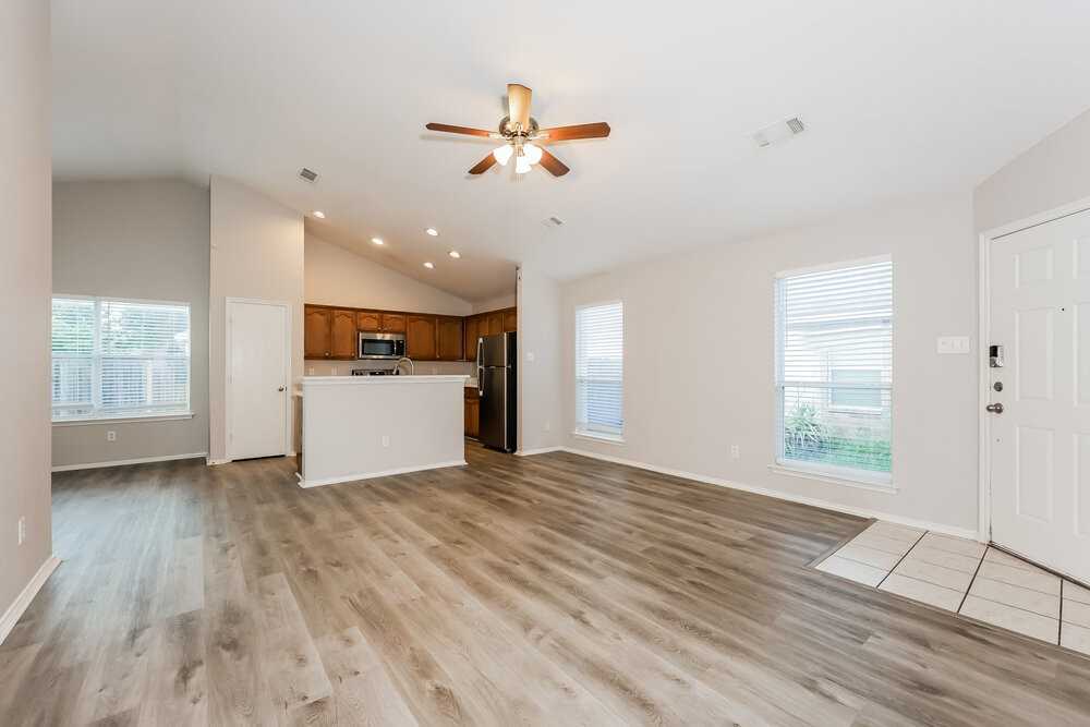 1108 Boxwood Dr - Photo 3 of 16