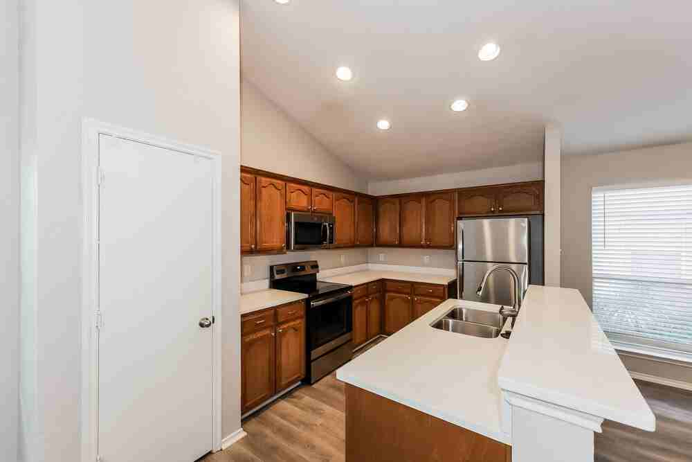 1108 Boxwood Dr - Photo 7 of 16