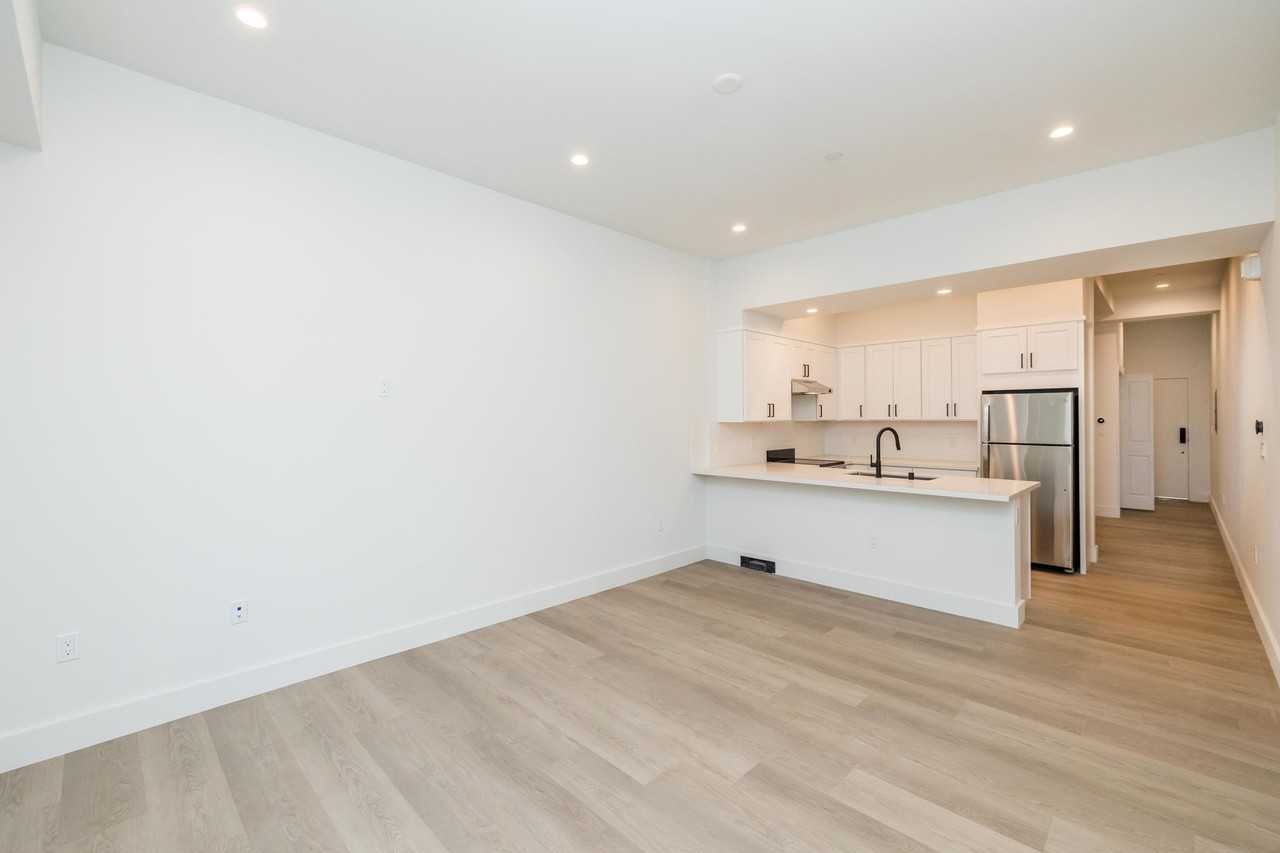 737 Pine - Photo 2 of 32