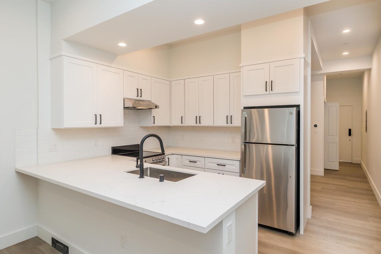 737 Pine - Photo 3 of 32