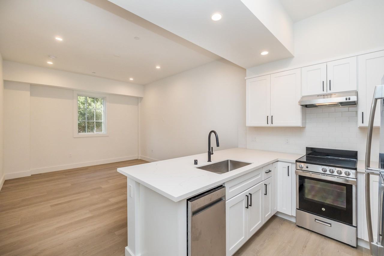 737 Pine - Photo 4 of 32