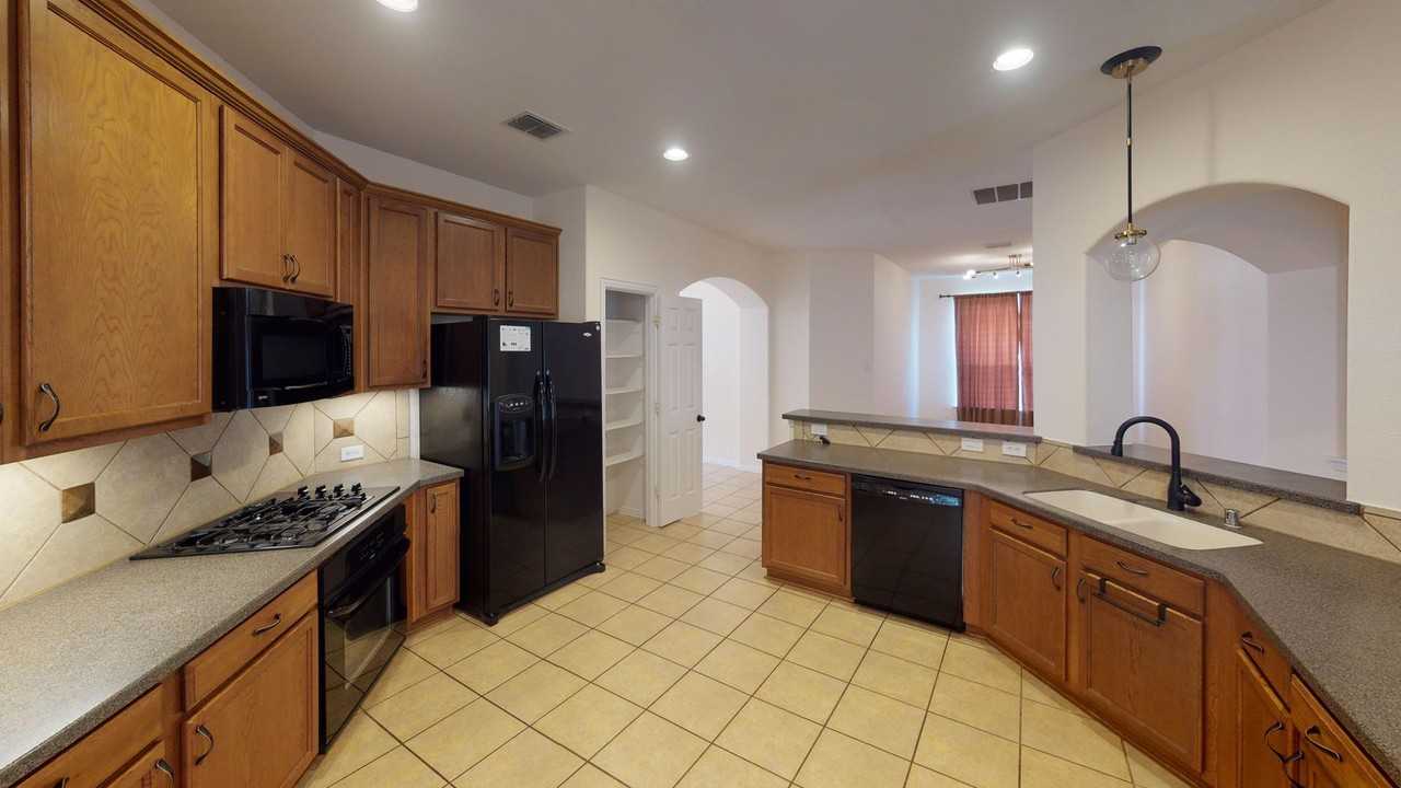 493 Jefferson Ln - Photo 4 of 13