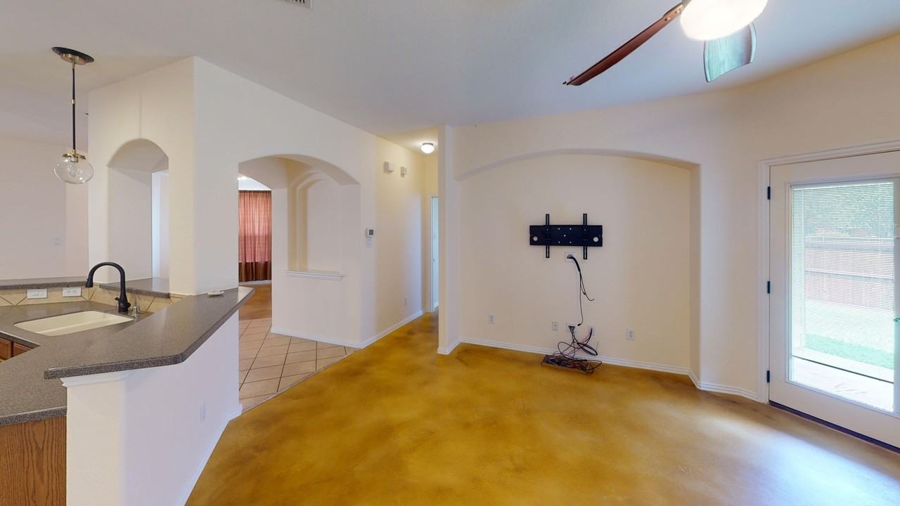 493 Jefferson Ln - Photo 5 of 13