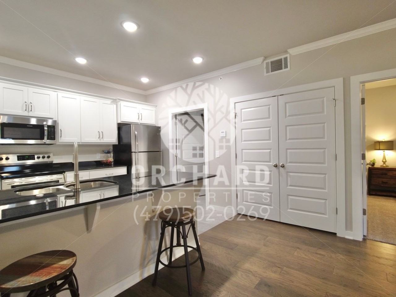 2001 E. Brookview Circle - Photo 3 of 12