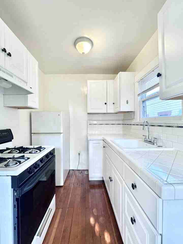 1223 N Fairfax Ave #3-4 - Photo 5 of 13