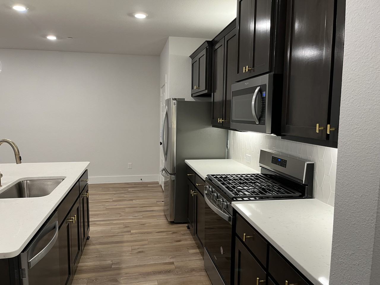 612 Laurel Ln #612 - Photo 4 of 8