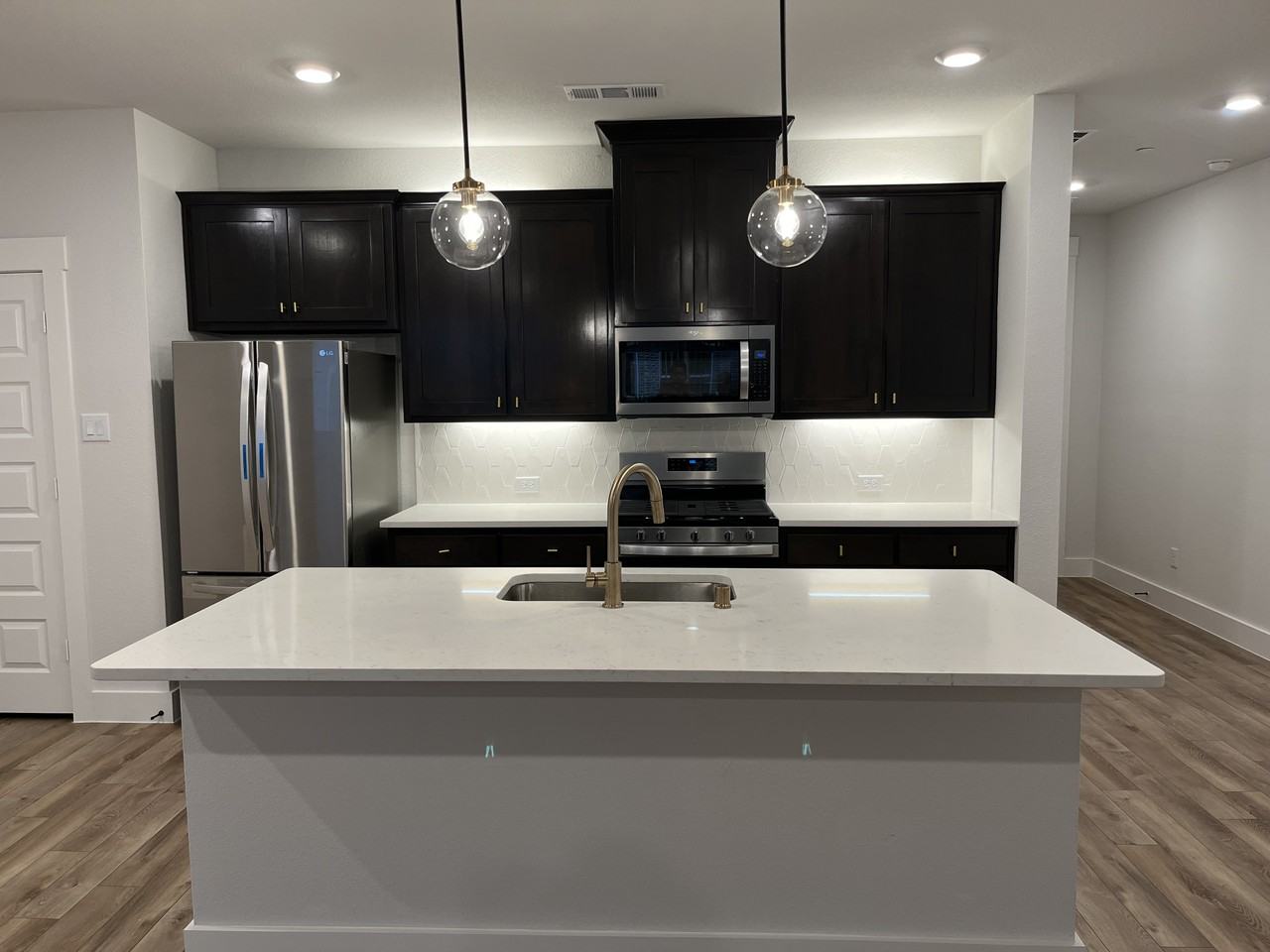 612 Laurel Ln #612 - Photo 5 of 8