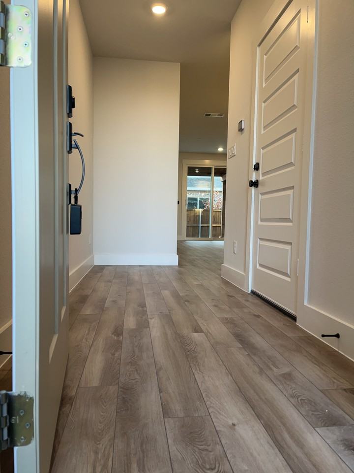 612 Laurel Ln #612 - Photo 7 of 8