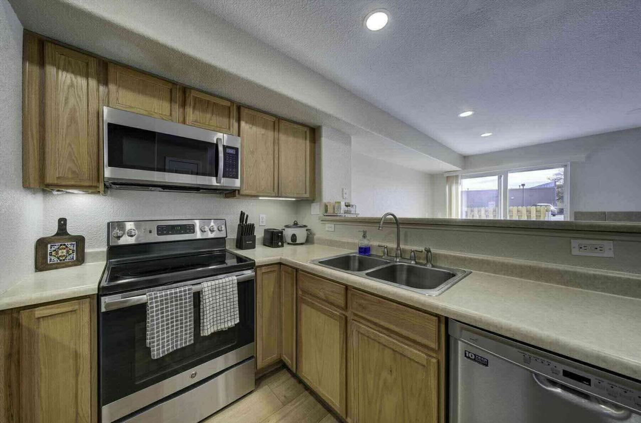 5853 University Village Vw #5853 - Photo 4 of 42