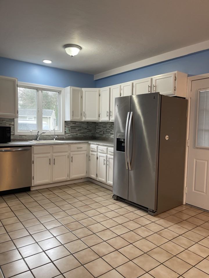 27 Grace Ave #A - Photo 2 of 16