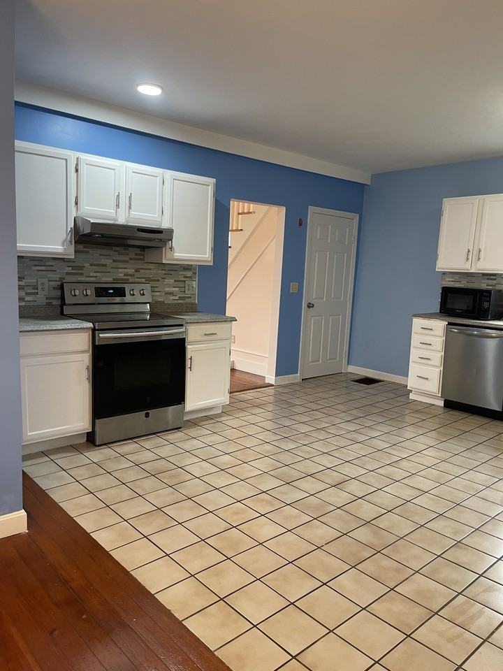 27 Grace Ave #A - Photo 4 of 16