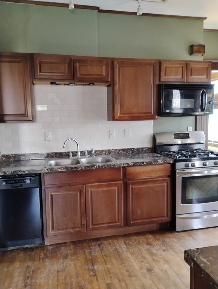 1407 Girard Ave N #2 - Photo 3 of 23