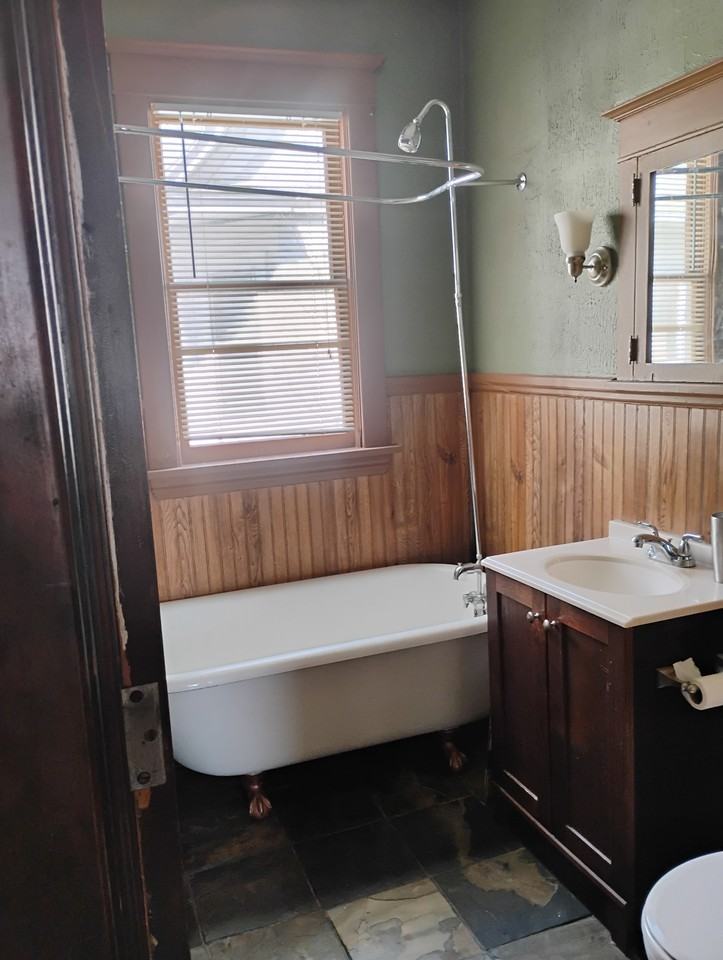 1407 Girard Ave N #2 - Photo 5 of 23